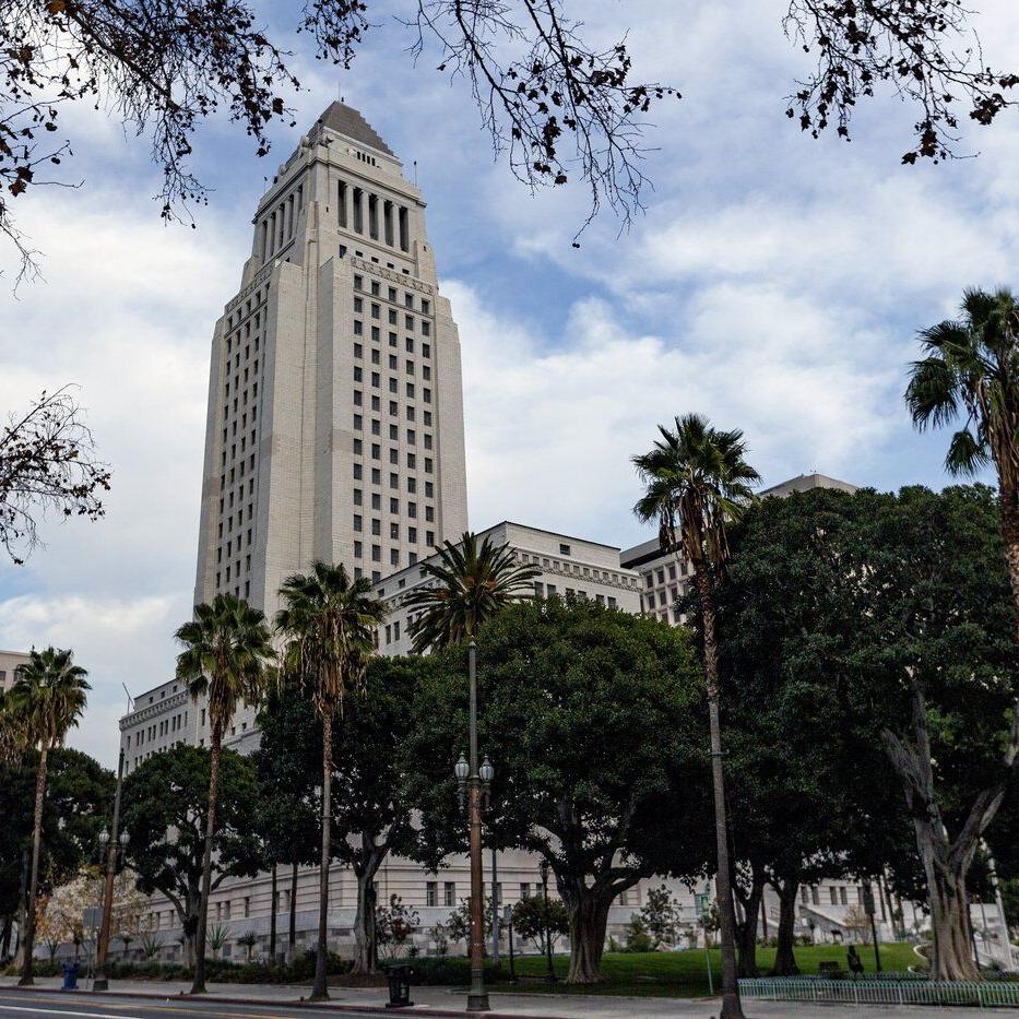 Ex-Los Angeles deputy mayor will plead guilty in fake bomb threat to city hall